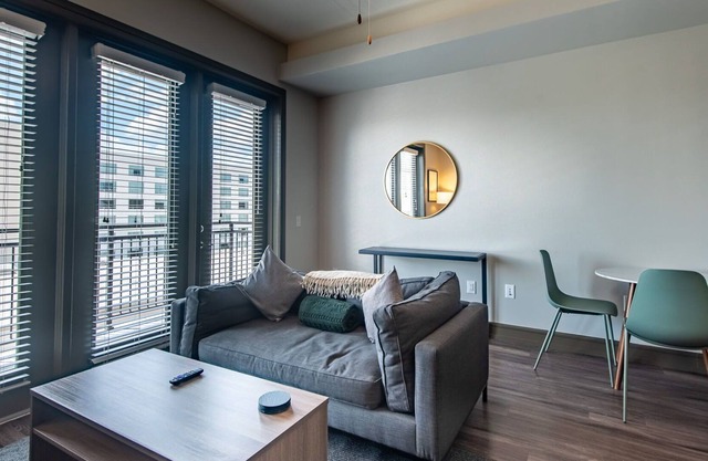 Kenzie Seasons | Modern 2BR in North Austin