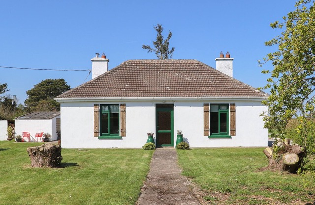 KEVIN'S COTTAGE, family friendly in Ballymacoda, County Cork