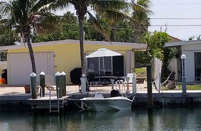 Key Colony Beach Vacation - Canal front 2 bedroom, 2 bathroom sleeps 4 with dock