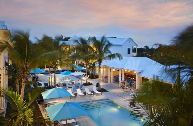 Key West Getaway: Private Balcony, 3 Pools, Fitness Center Access
