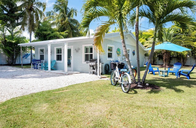 Keys Life Cottage ~ Downtown Islamorada Cottage with Pool Access!