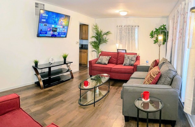 ☆King Bed/3 bds Home near Naval Base - 6Flags - Casino☆