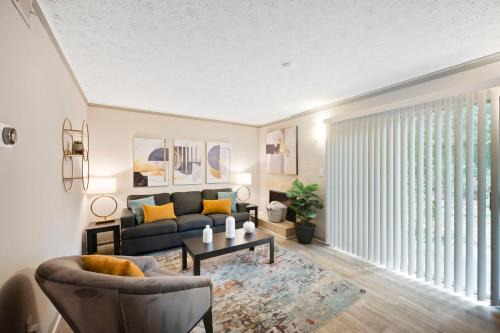 King Bed 5 min walk Truist Park The Battery