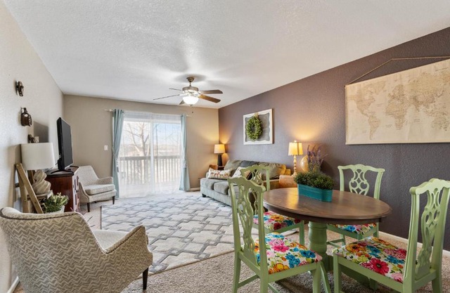 King Bed, Garage and Free Parking, Scenic Deck KMN1213