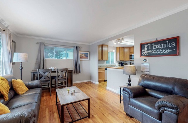 King Beds Near Casa Bonita, Downtown/Red Rocks/Restaurants and all things Denver