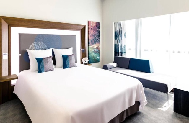 King Room Near Workshop Café By Luxury Bookings