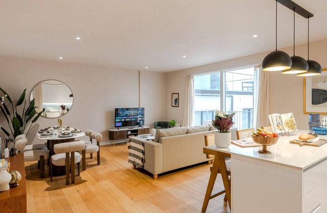 King's Cross | 2 Bedroom Apartment (Balcony)