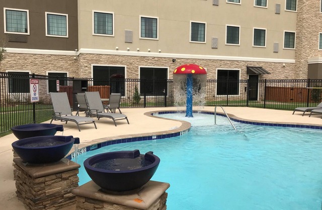 King Studio. Free Breakfast Buffet & Pool Access.