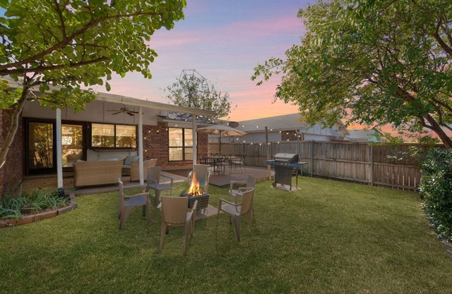 King Suite 3BR/2BA- The Colony 5 min/Grandscape Firepit + Air Hockey + Ping pong