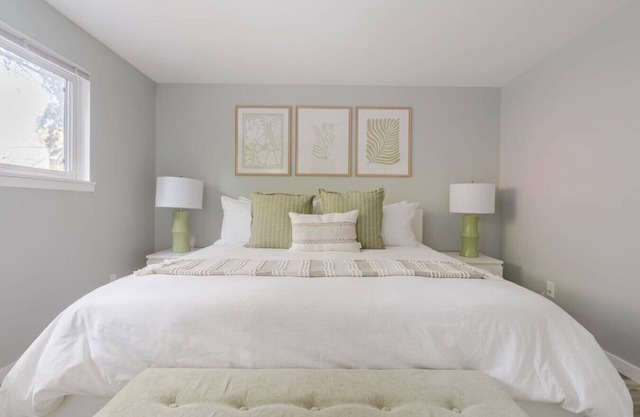 King Suite Near Lincoln Park