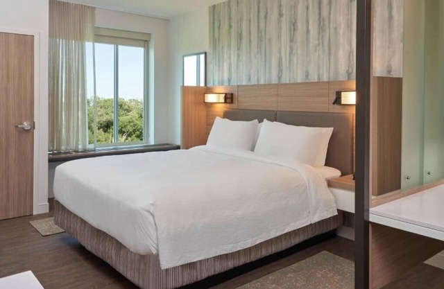 King Suite Near See You Eyecare ORL