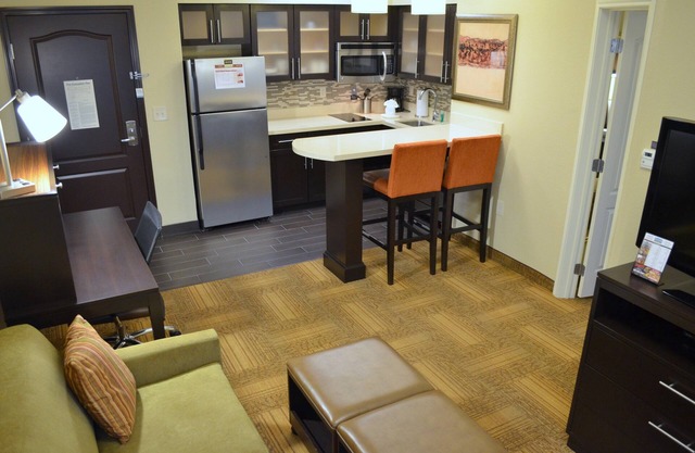 King Suite w/Roll-in Shower. Free Breakfast. Indoor Pool & Hot Tub.