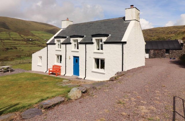 KINGDOM OF THE HARE, family friendly in Ballinskelligs, County Kerry