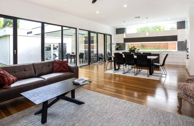 KINGS CORNER live like a king in style and luxury