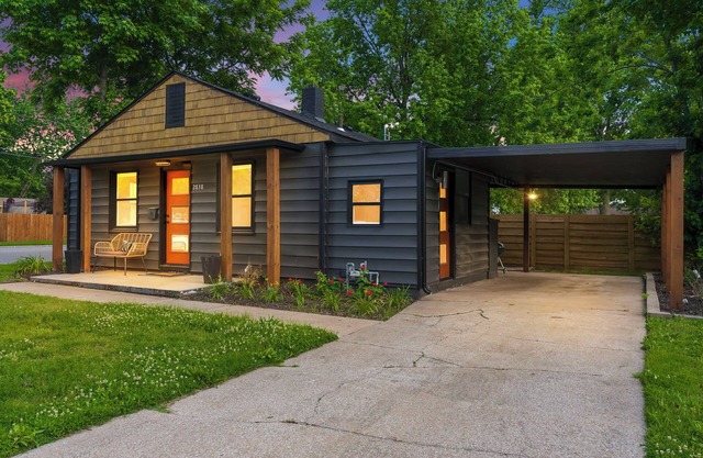 Kings, Kitchens & Comfort In Modern Cedar Home