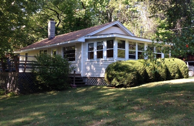 Knotty Pine Cottage w/lake access