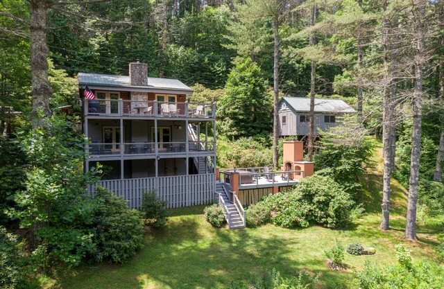 Knotty Pine - pet friendly on New River, outdoor fireplace