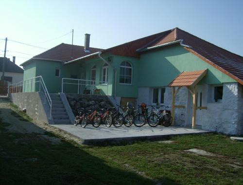 KOÓS VENDÉGHÁZ