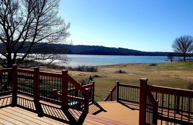 Koester's Retreat- Lakefront; Very Gentle Slope to water; 4-bdm house; 3 Bath
