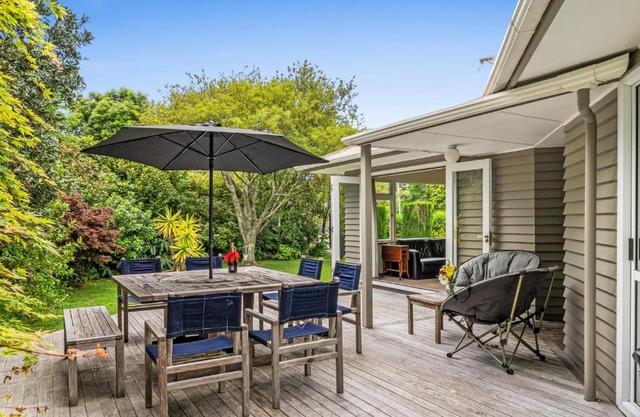 Kohekohe Garden Cottage - Waikanae Holiday Home