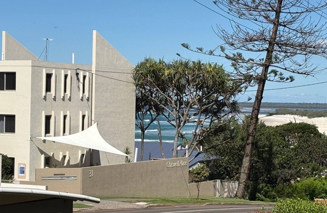 Kokomo Unit 4 - Enjoy cool ocean breezes from your balcony and lounge