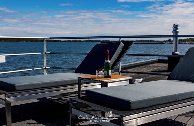 Komfortables Hausboot Arielle in Ribnitz-damgarten
