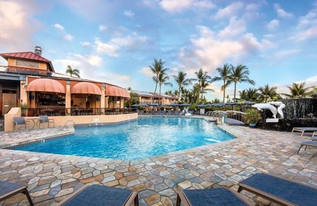 Kona Coast Modern 1BR Living with Tennis Court