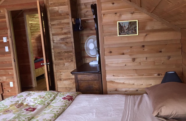 Kootenay Lake Lodge Waterfront Log Chalet - location, location, location !