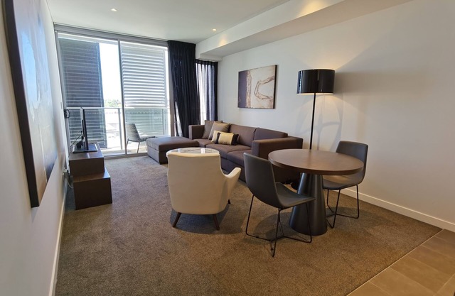 KOZYGURU | Chatswood | Luxury Studio | Walk to Chatswood Chase
