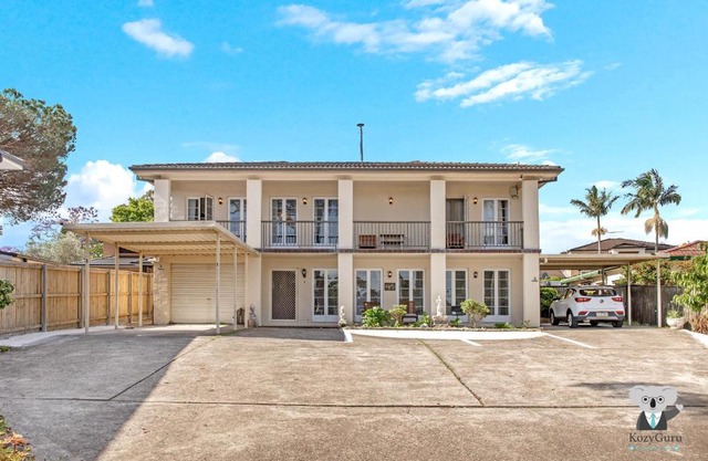 KozyGuru | Thornleigh | Charming Two-Bed Townhouse