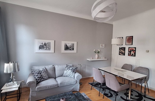 KURZZEITMIETE (short time rent) from 1 month for 1-2 PERS., BEST LOCATION, near center