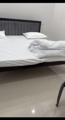 Kusum Home stay Near Ram Mandir Gate 200 -300 Meter , Near Hanuman gari Mandir, Jain mandir , railway station Goverment hosiptal , launch , Breakfast available, Free pick up Ayodhya dham railway station , airport pickup ,Ayodhya cant pickup
