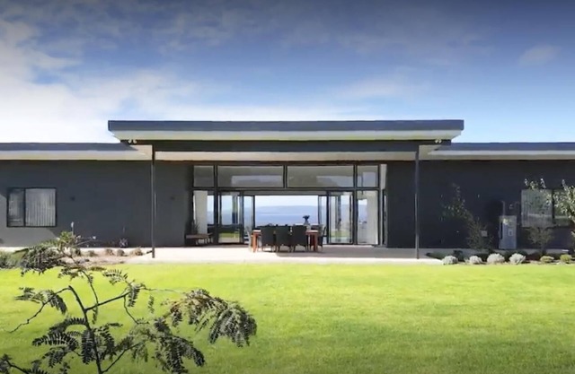 Kwoorabup Views + Studio: Stunning Scenic Escape