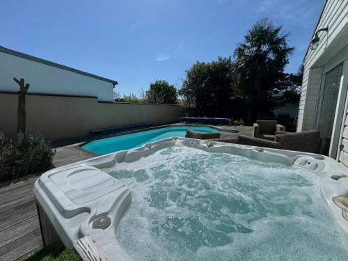 L'églantine - Piscine, Spa, Wifi, Parking