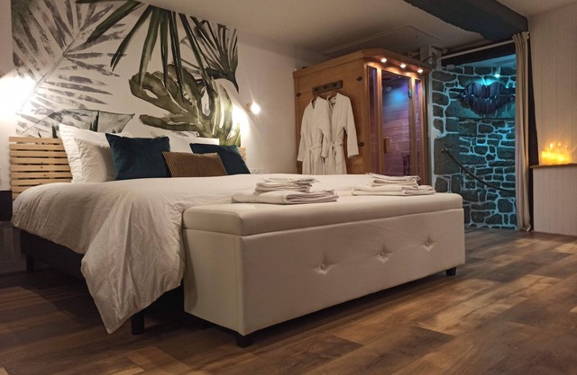 L'étreinte, Loveroom Avec spa et Sauna Privatifs au Centre de Guémené-sur-scorff