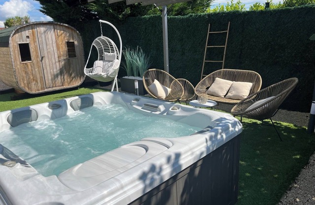 L'Écrin de Détente - A 100% private haven of peace with jacuzzi, sauna and swimming pool
