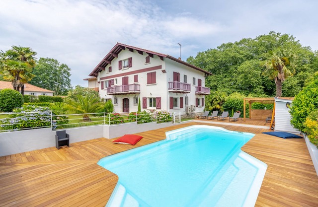 L'hacienda/Ustaritz/Large pool villa