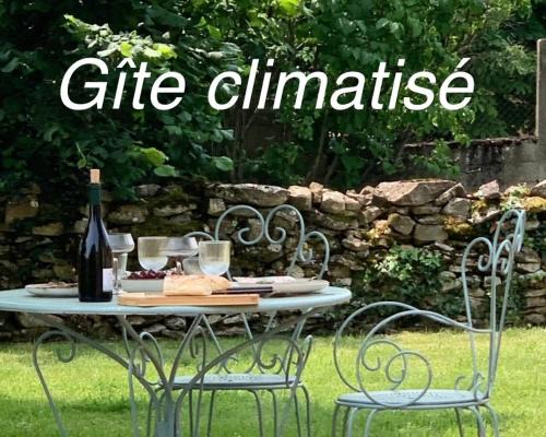 L'instant Beaujolais 2 ou 4 personnes Logis cosy balnéo vue jardin
