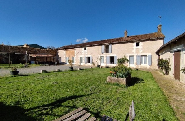 L'Orée des Bois, 40 pers summer/28 pers winter 3 gites Swimming pool/Sauna/Jacuzzi