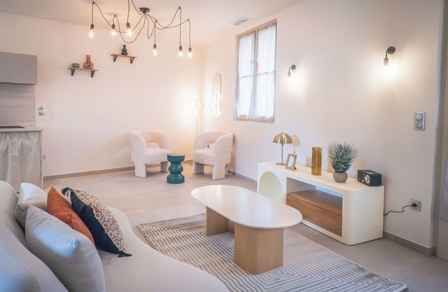 L'orangerie, Gîte Écolodge Avec Piscine et Jacuzzi Privatif à Pézenas