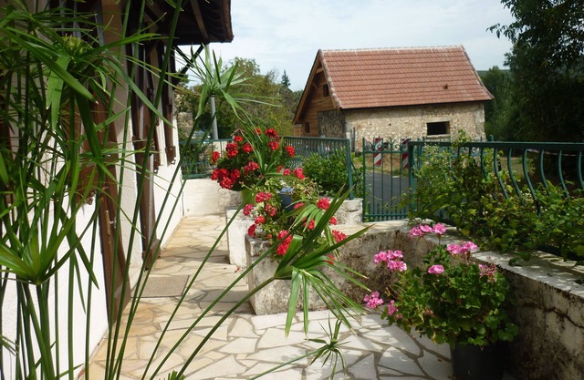 L'oustal D'emilien. Maison de Campagne, Rivière Lot au Fond du Jardin