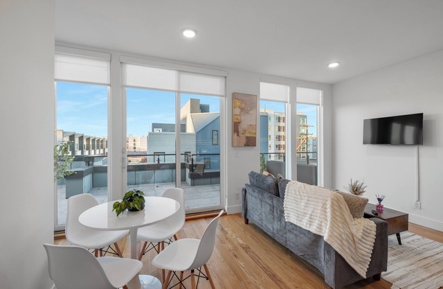 L.Square #B403 (1BR)