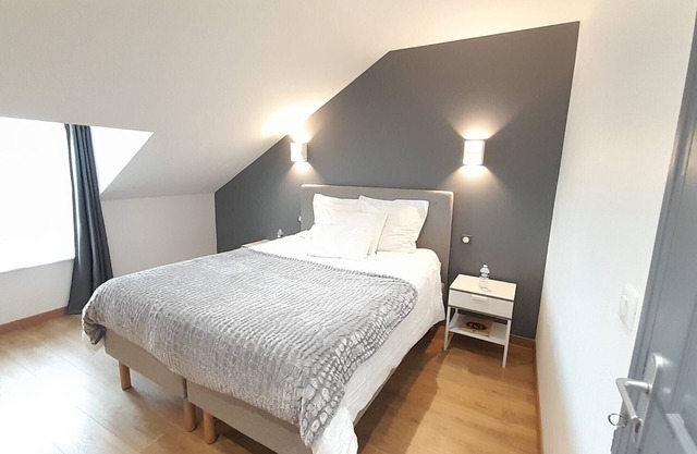 L3: double room at Domaine de Treuillaud with swimming pool
