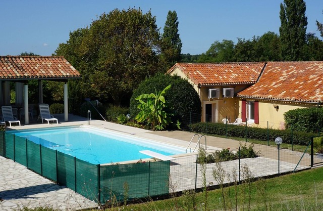 La Bakénia, gite T2 "Nissou" with pool and air conditioning