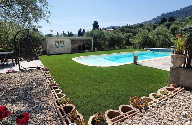 La Bastide Centifolia - Roses of Provence
