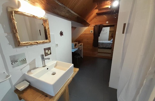La cabane: Chambre double, salle de bain privée