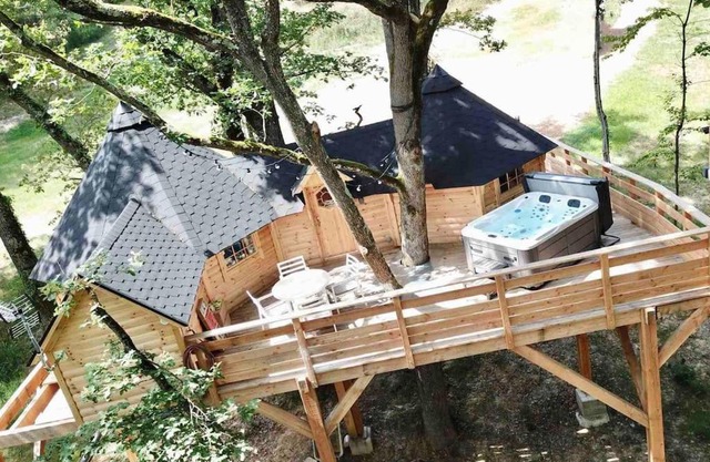 La Cabane perchée de la Mure