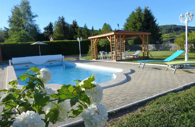 "LA CAMPAGNARDE" holiday cottage for 4 people with swimming pool.