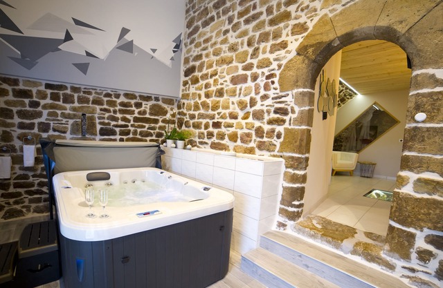 La Cazette: unusual romantic suite with private spa