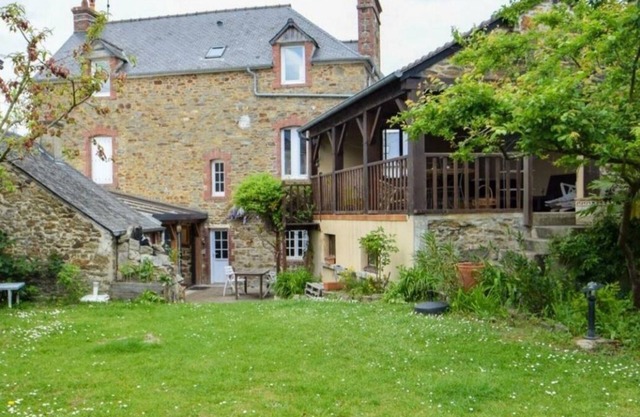 "La Colline" Maison de Famille à 100 m de la Rance